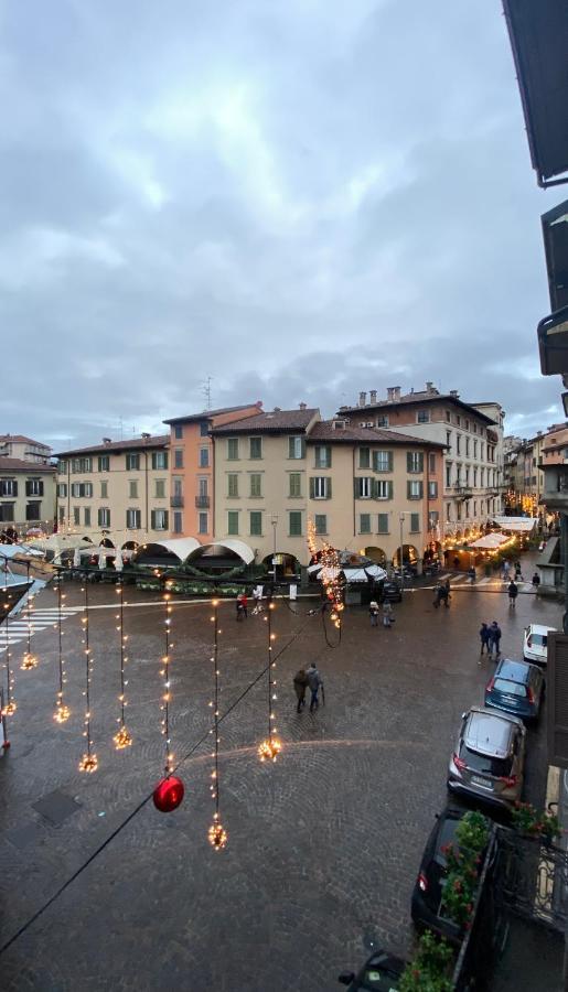 Appartamento Bergamo Centro Piazza Pontida - The Italian Escape Kültér fotó